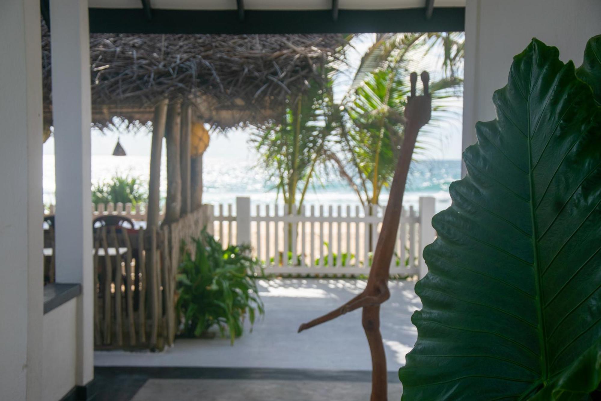 Sailors' Bay Bed & Breakfast Hikkaduwa Exterior photo